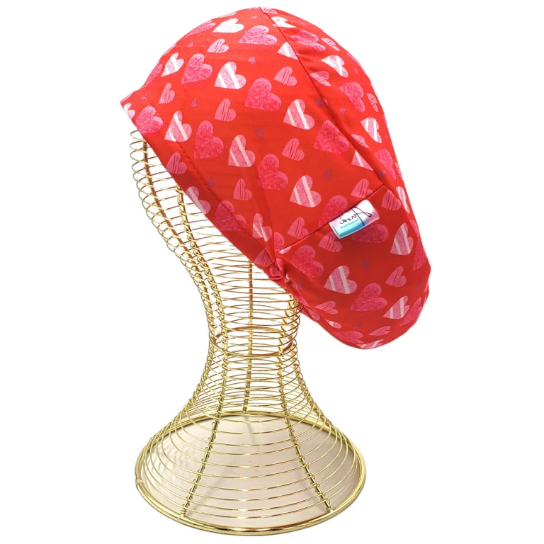 gorro clinico aurisima modelo esther color rojo corazones