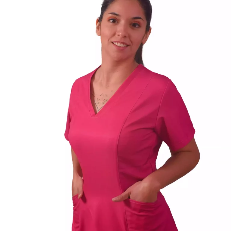 Top uniforme clínico diseño liso color fucsia