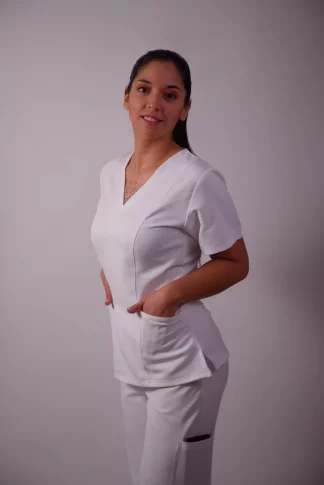 Top uniforme clínico diseño liso color blanco