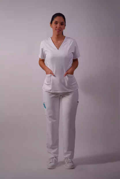 Nieves 1Top uniforme clínico diseño liso color blanco