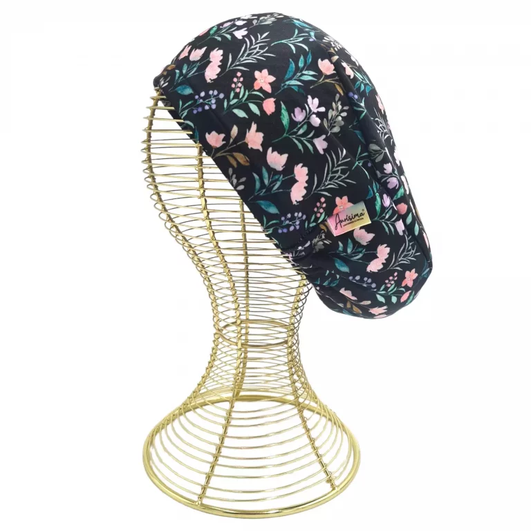 Gorro clínico diseño Valeria color negro con flores tela poliester elasticada