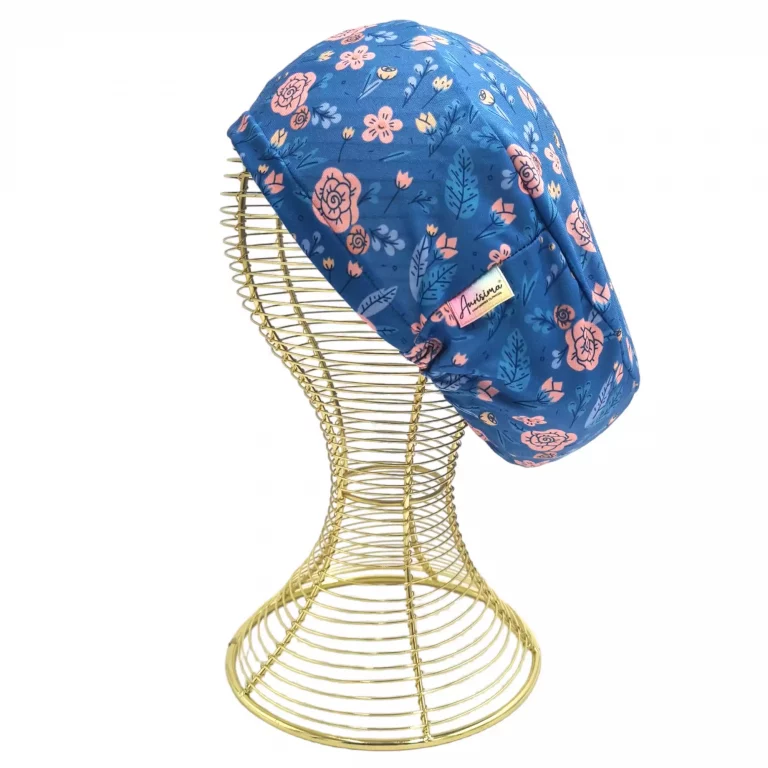 gorro clinico aurisima modelo cielo color celeste diseño flores rosadas tela poliester elasticada