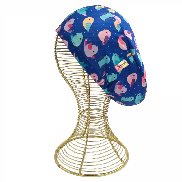 Gorro clínico diseño pajaritos de colores con azul rey tela poliester elasticada