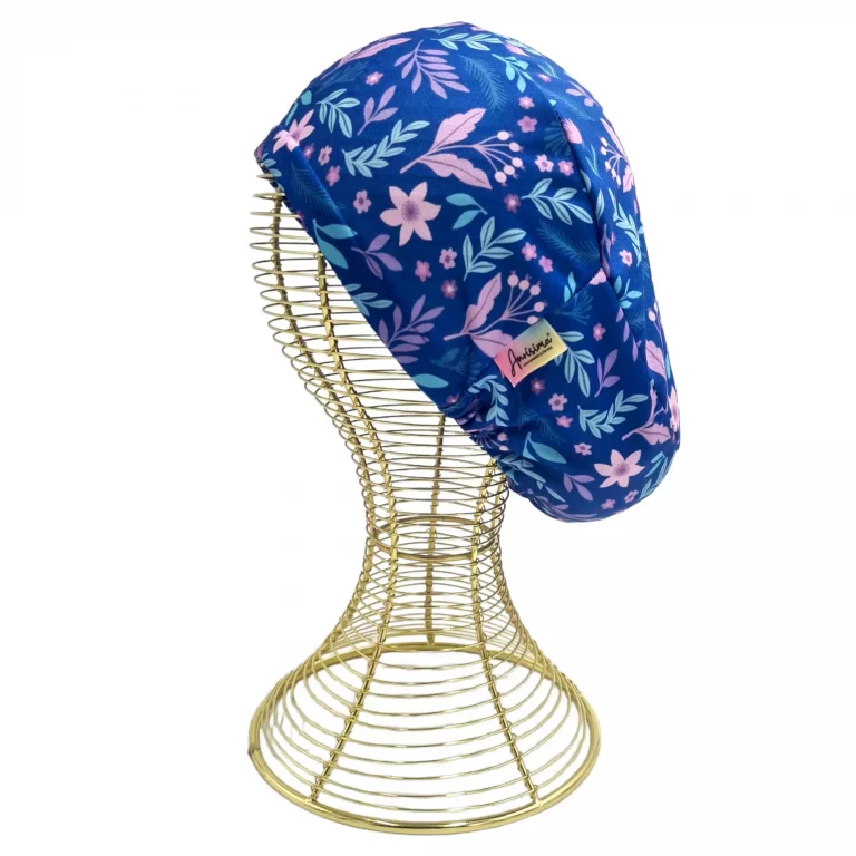 Gorro clínico Judit diseño flores y hojas lila color azul rey tela poliester elasticada