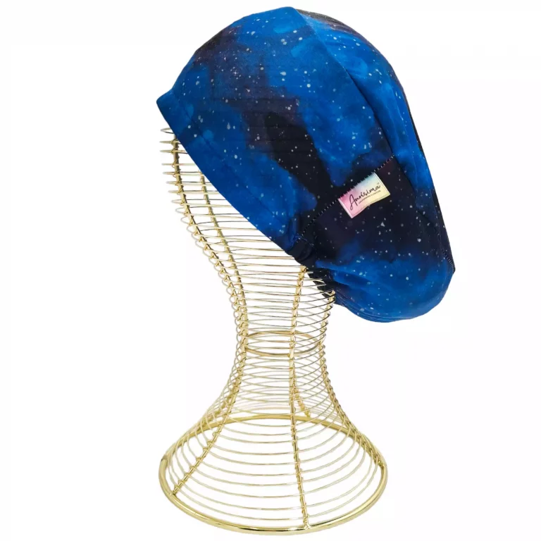 Gorro clínico diseño galaxia color azul marino con negro tela poliester elasticada